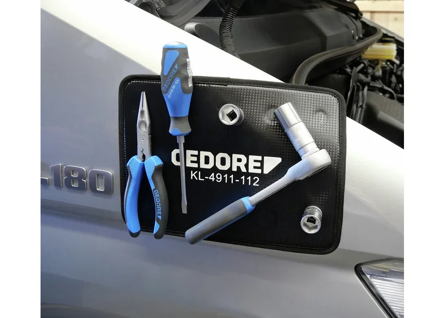 GEDORE Automotive magnetic mat, application image