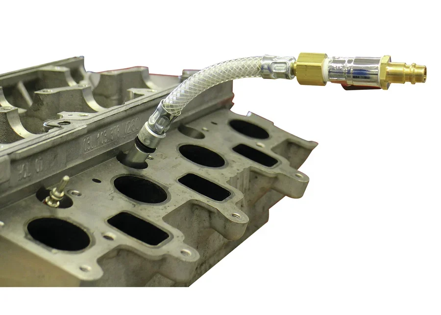 GEDORE Automotive compressed-air adapter, application image no. 1