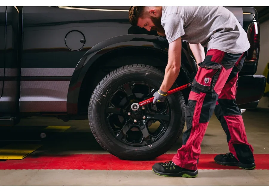 GEDOREred 5-550 Nm torque wrench, application image no. 3