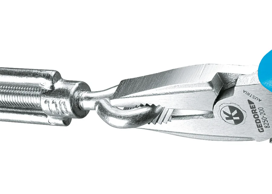 GEDORE heavy-duty combination pliers, application image