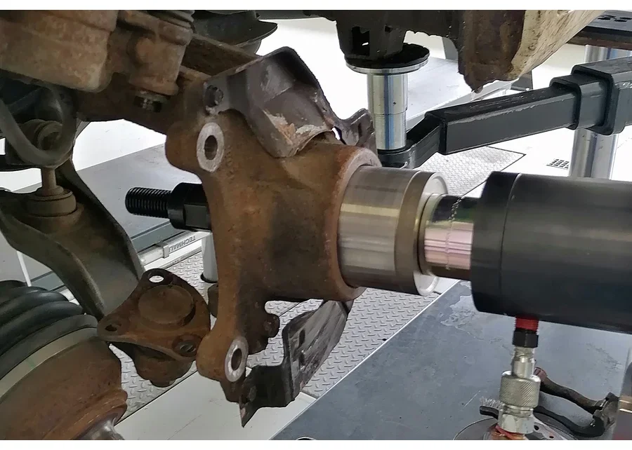 GEDORE Automotive Radlager-Werkzeugsatz (Stellantis), Anwendungsbild Nummer 1