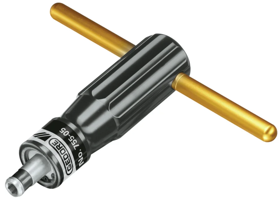 GEDORE TLS torque screwdriver 0.04 - 13.6 Nm / preset, application image