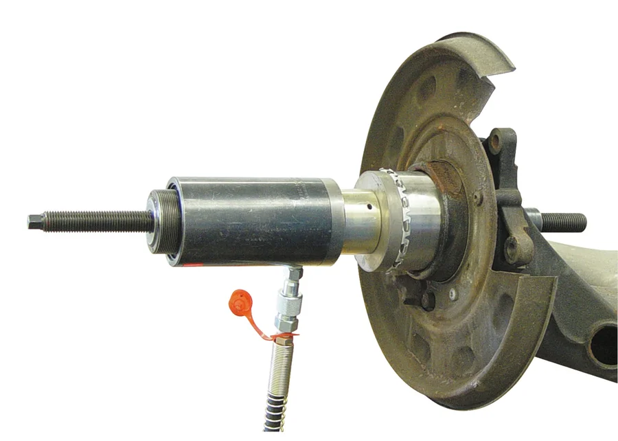 GEDORE Automotive wheel bearing tool set (Mercedes), application image no. 2
