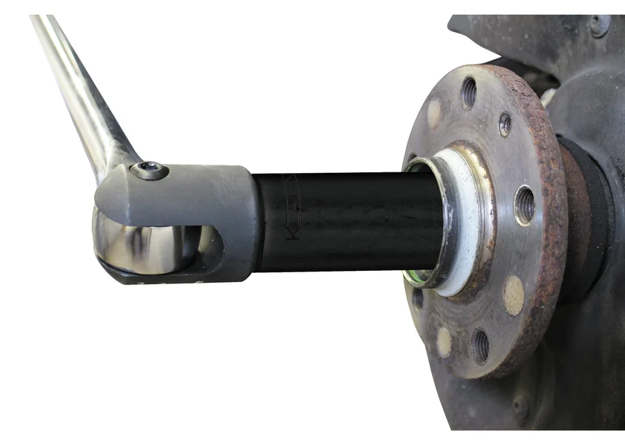 GEDORE Automotive 3/4" 12-point long socket insert, application image