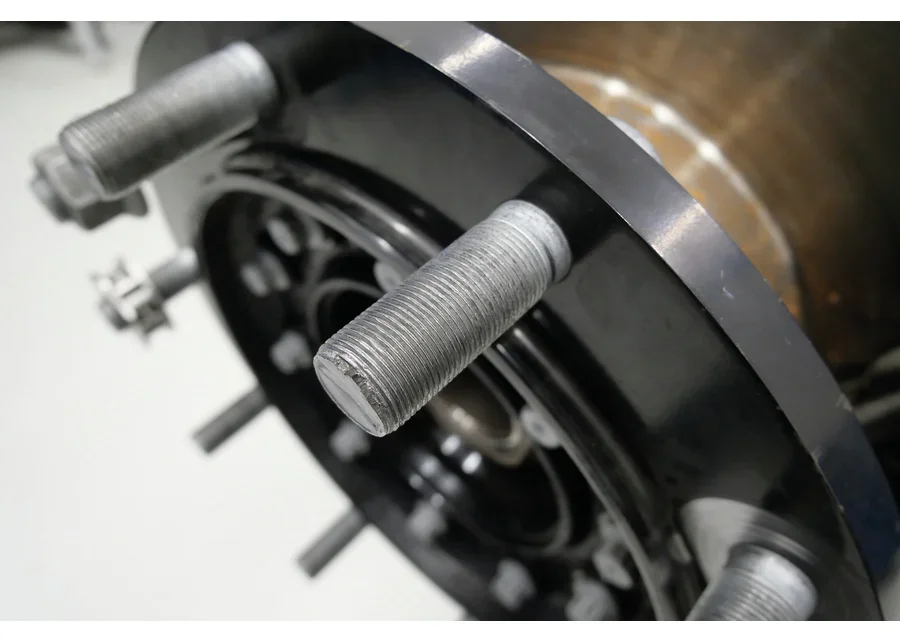 GEDORE Automotive thread-restoring tool for wheel studs, application image no. 6