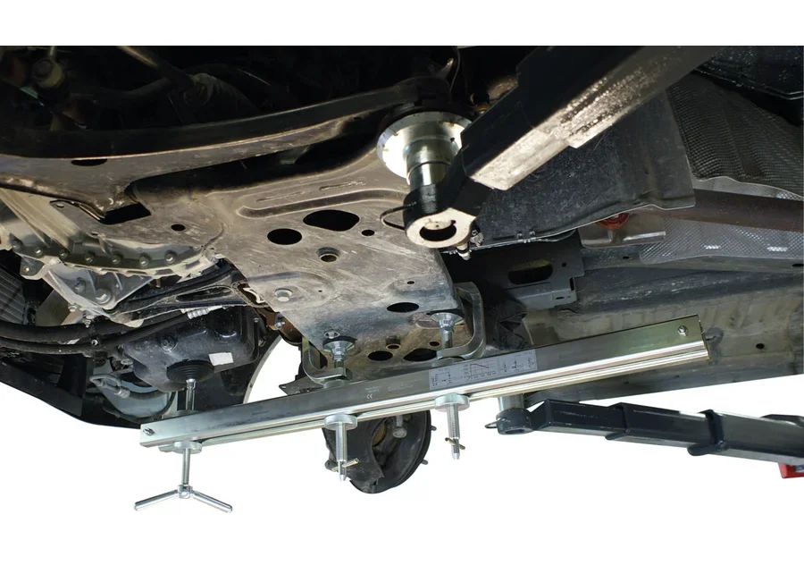 GEDORE Automotive engine support fixture, application image no. 4