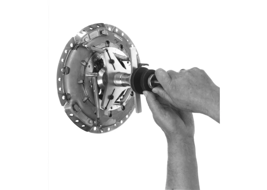 GEDORE Automotive clutch alignment mandrel, application image no. 1