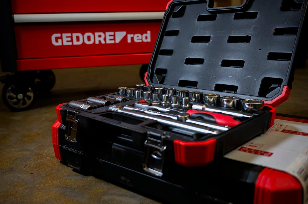 Open GEDORE red socket set with ratchet and sockets