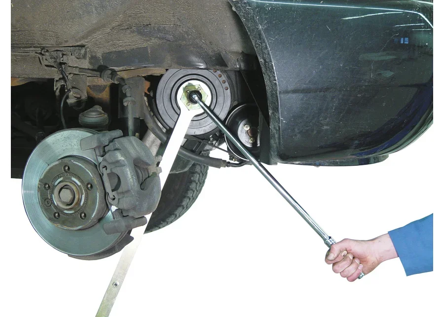 GEDORE Automotive articulated handle, application image no. 1