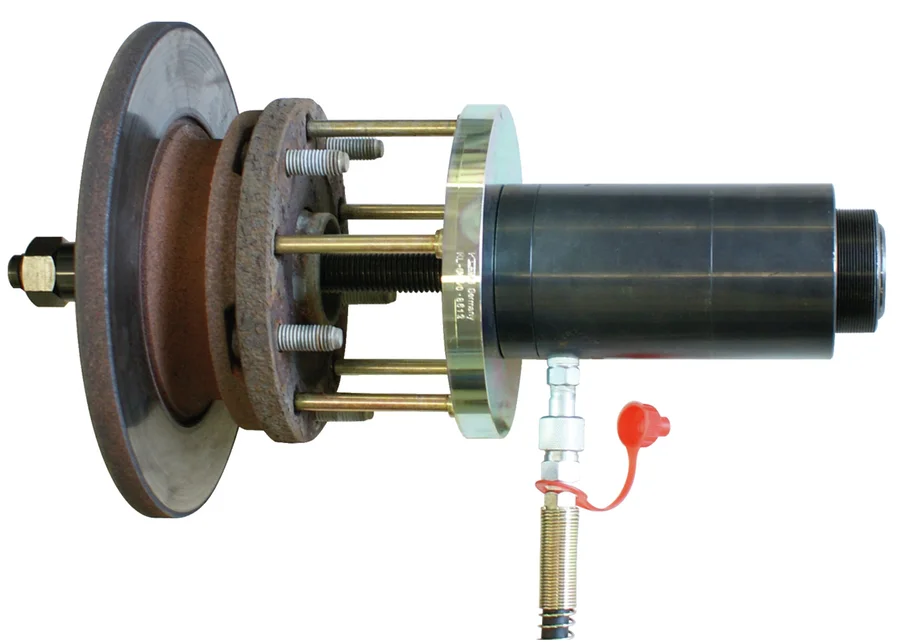 GEDORE Automotive wheel bearing tool set (Ford), application image no. 4