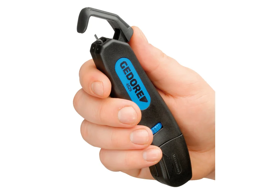 GEDORE multi-purpose cable knife, application image no. 1