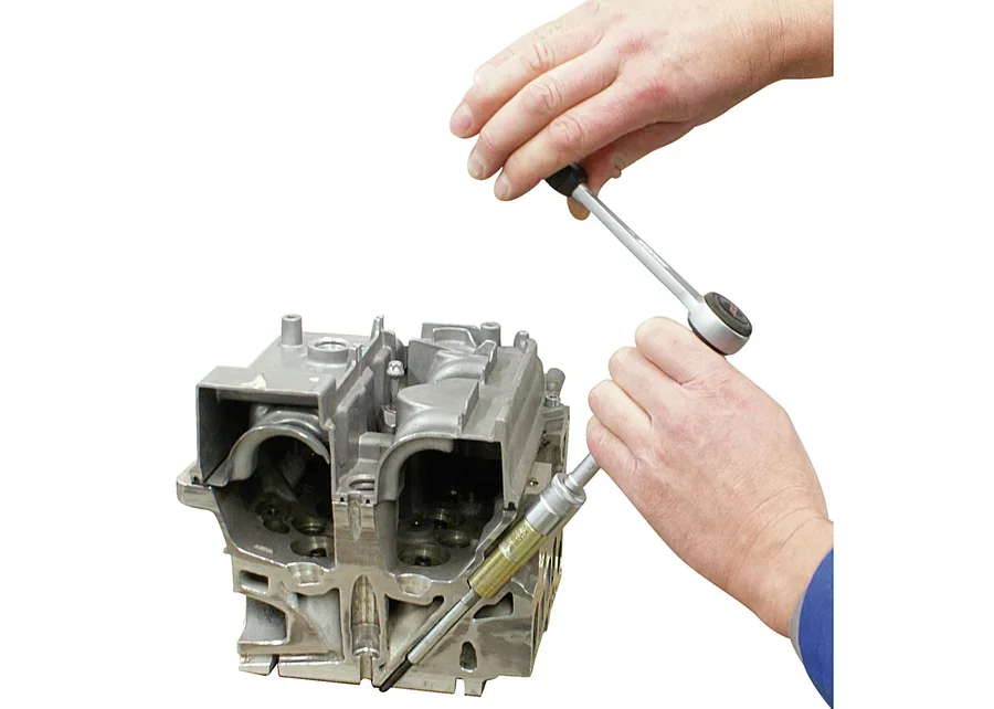 GEDORE Automotive roller turning tool, application image no. 2