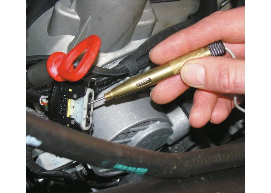GEDORE Automotive test lamp, application image