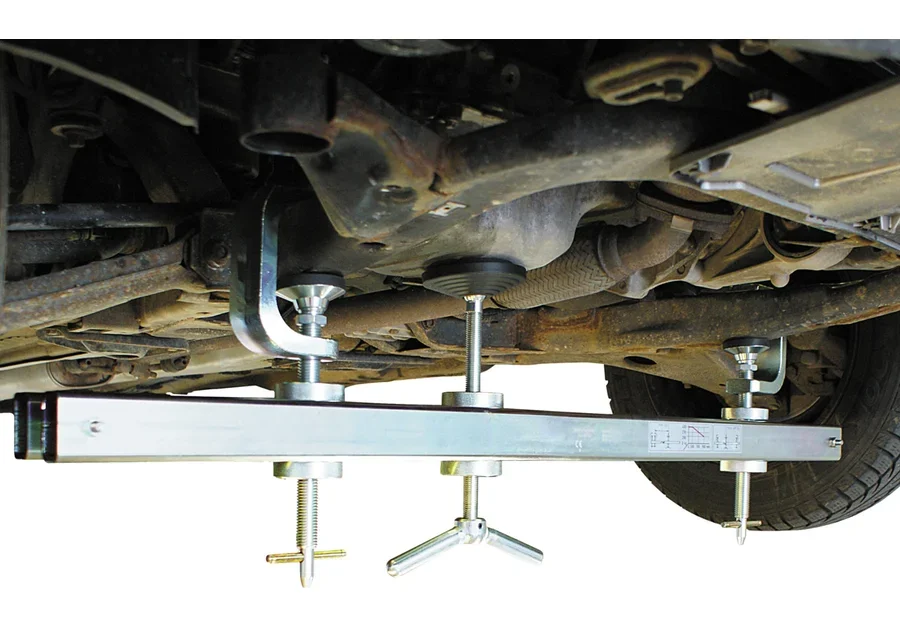 GEDORE Automotive engine support fixture, application image no. 3