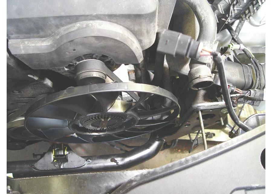 GEDORE Automotive guide pin, application image