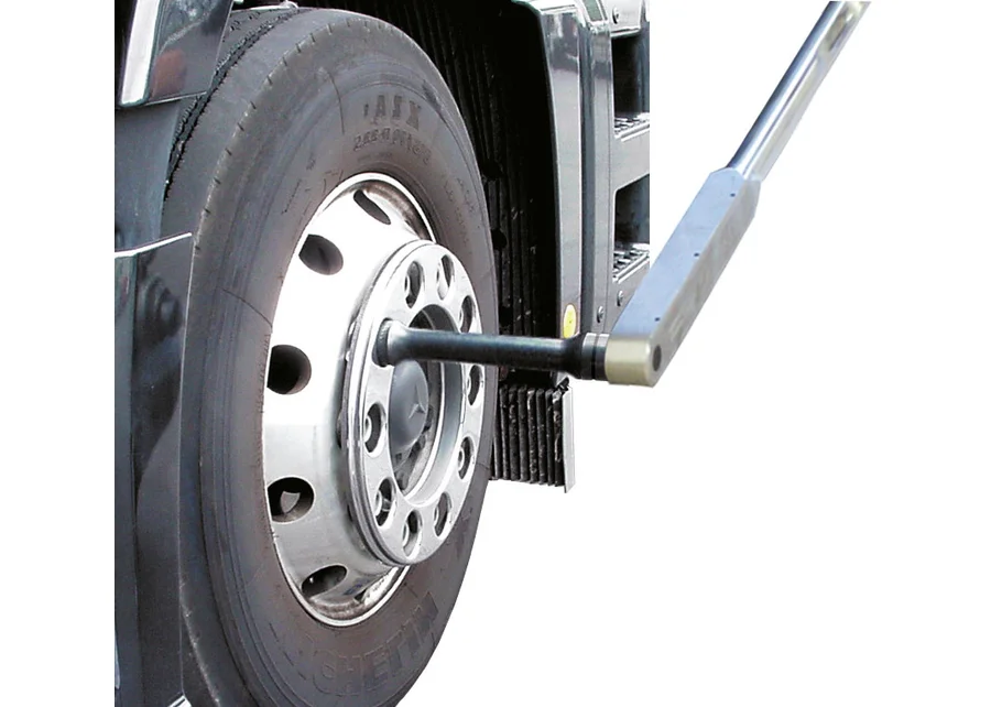GEDORE Automotive extra-long socket insert, application image no. 2