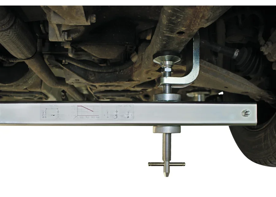 GEDORE Automotive engine support fixture, application image no. 2