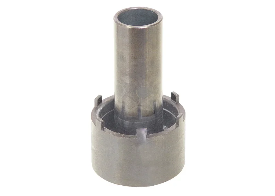 GEDORE Automotive pin wrench with guide tube, application image no. 1