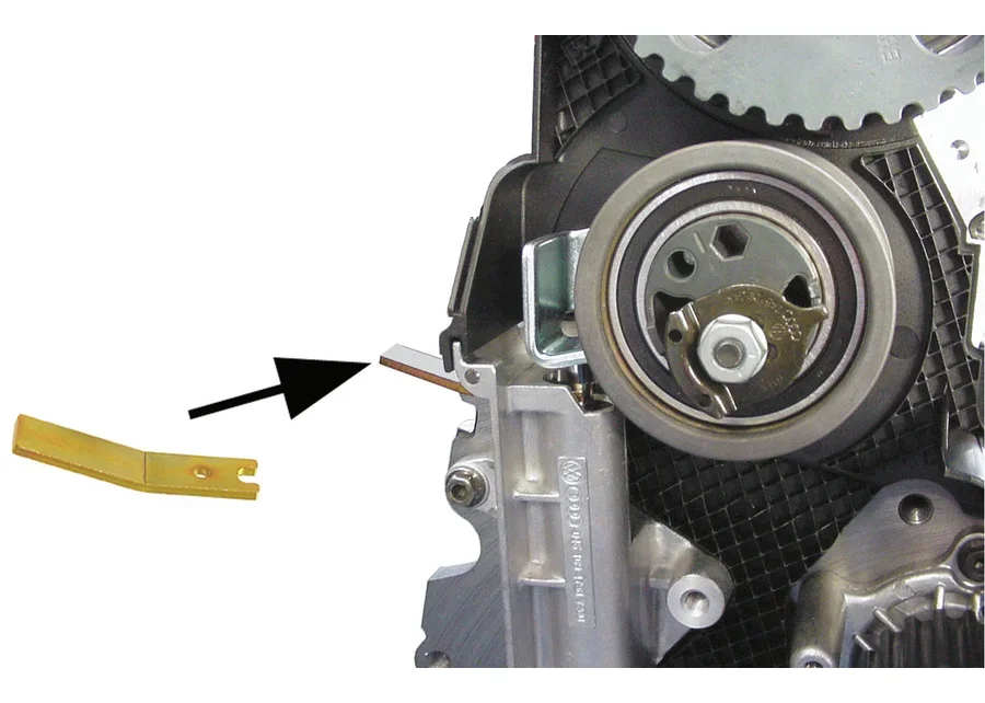 GEDORE Automotive locking tool, belt/chain tensioner (VW-Audi), application image