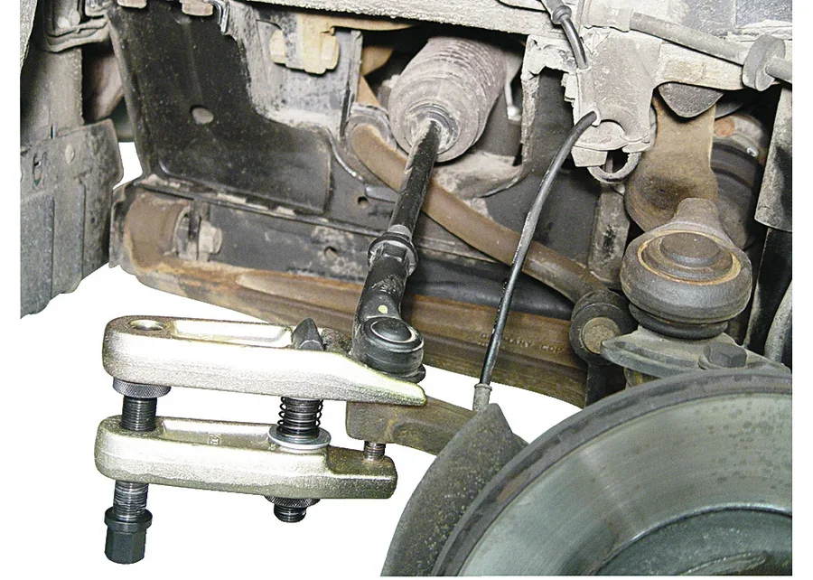 GEDORE Automotive ball joint separator, application image no. 4