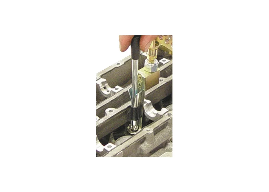 GEDORE Automotive valve cotter installation tool, application image