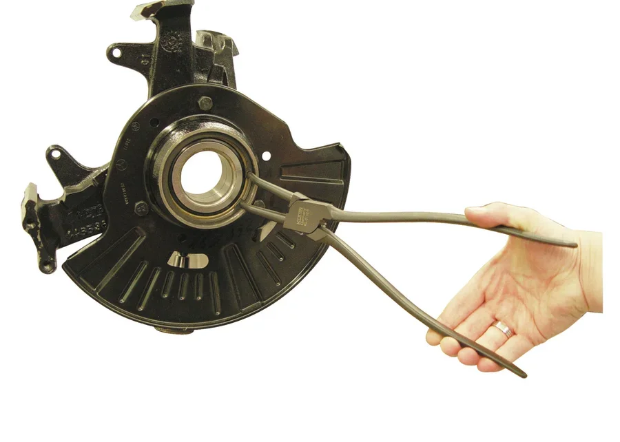 GEDORE Automotive circlip pliers, application image no. 2