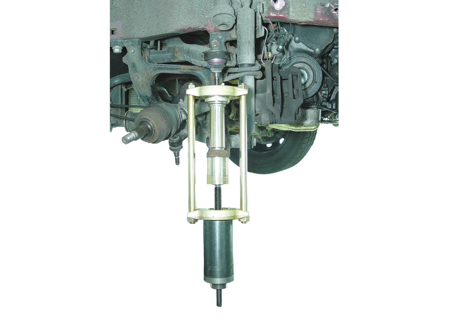 GEDORE Automotive sleeve set, ball joint, application image no. 6