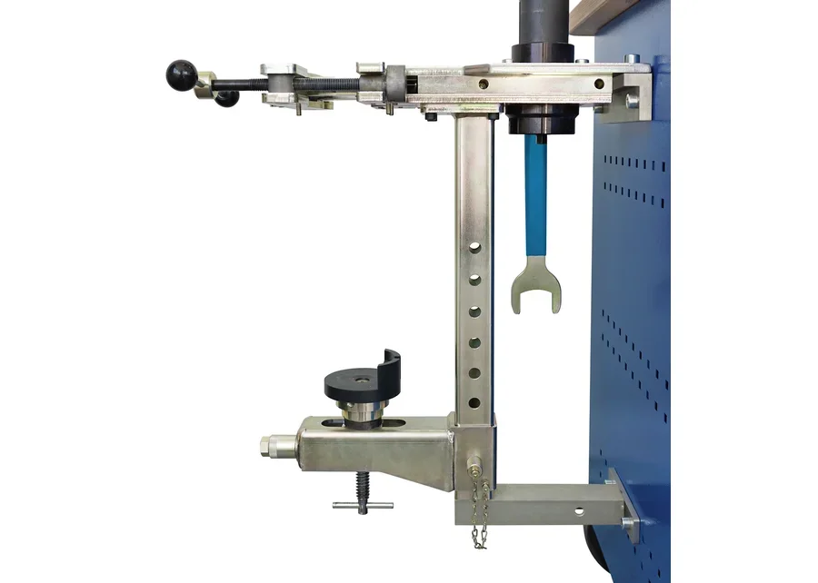 GEDORE Automotive assembly sets, spring compressor, application image no. 3