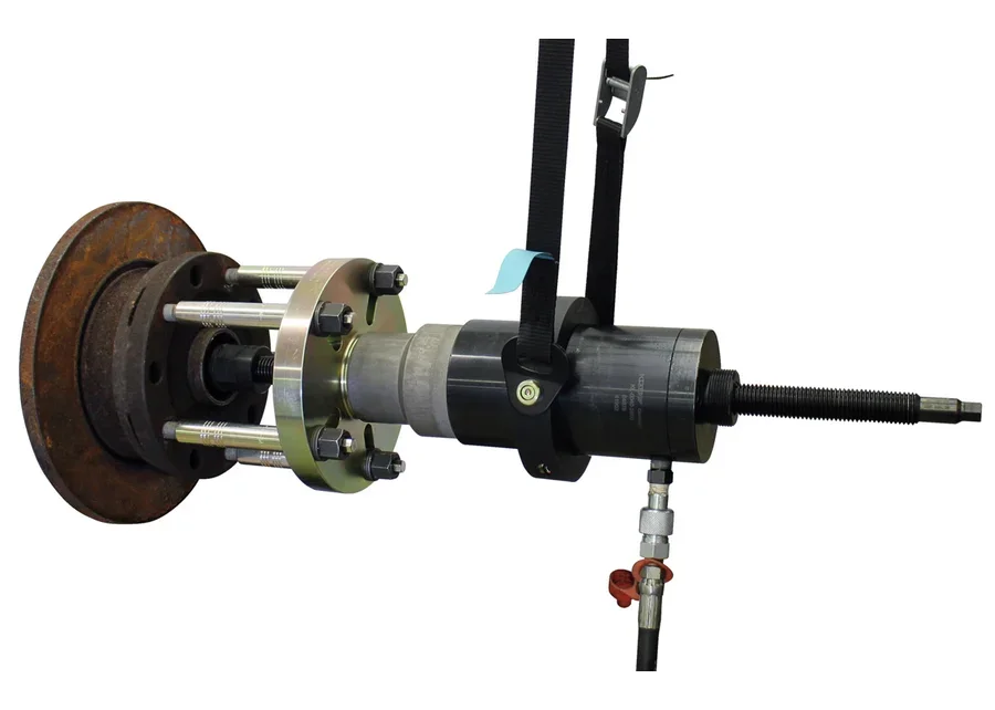 GEDORE Automotive wheel hub puller (Ford), application image no. 2