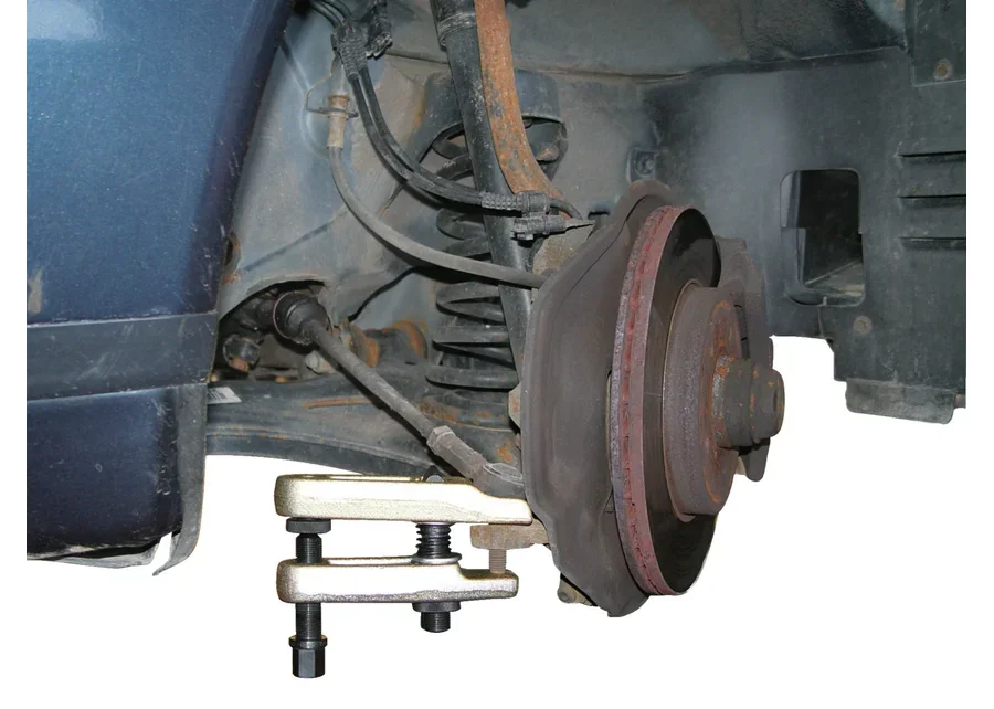 GEDORE Automotive ball joint separator, application image no. 7