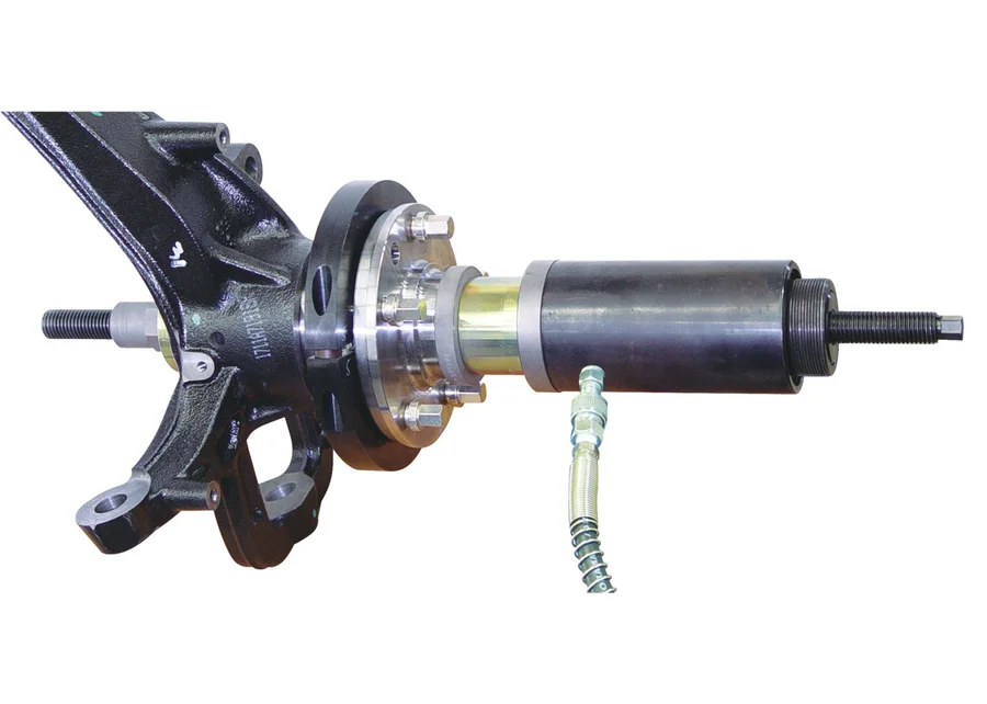 GEDORE Automotive wheel bearing installation tool, application image no. 5