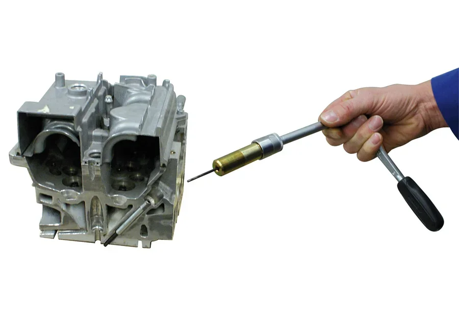 GEDORE Automotive roller turning tool, application image no. 3