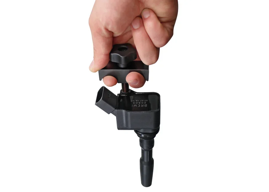 GEDORE Automotive ignition coil puller, application image no. 3