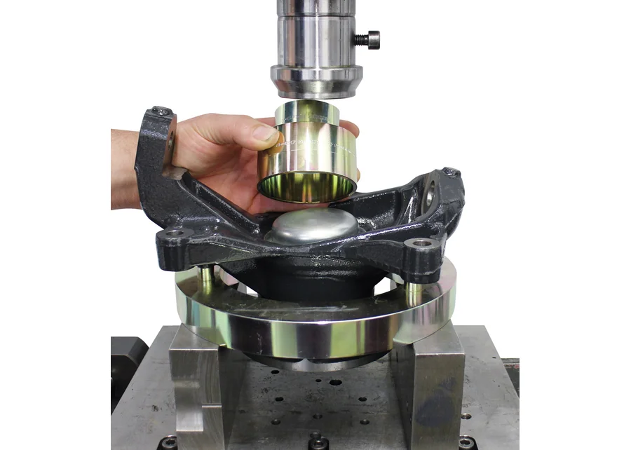 GEDORE Automotive wheel bearing tool set (Iveco), application image no. 2