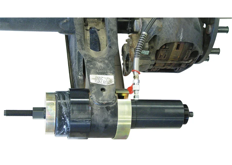 GEDORE Automotive bonded rubber bush tool SAF/BPW, application image no. 3