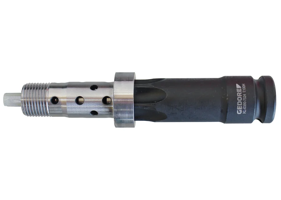 GEDORE Automotive 1/2" TX screwdriver bit socket with bore, application image