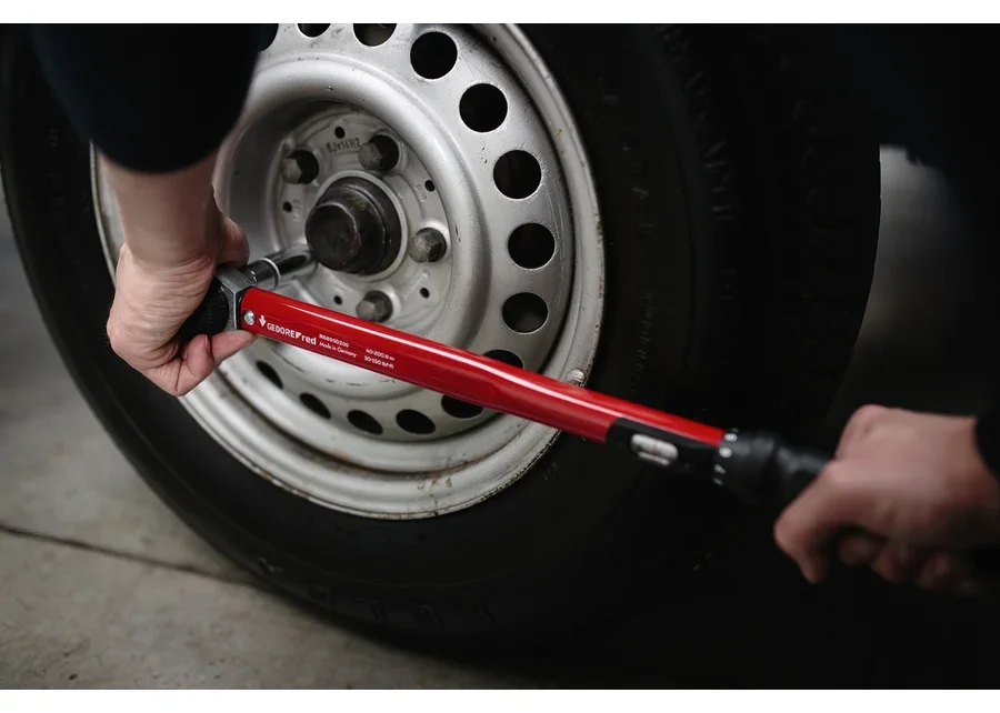 GEDOREred 5-550 Nm torque wrench, application image no. 1
