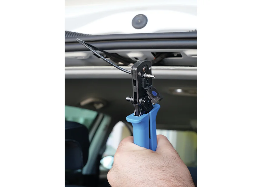 GEDORE Automotive FAKRA repair tool set, application image no. 2