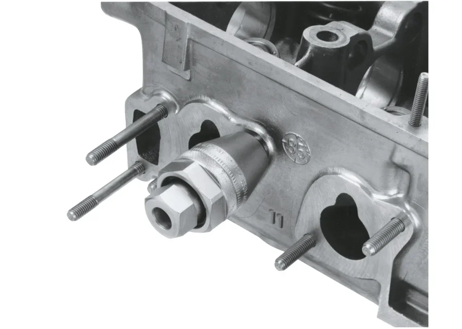 GEDORE Automotive Stehbolzendreher, Anwendungsbild