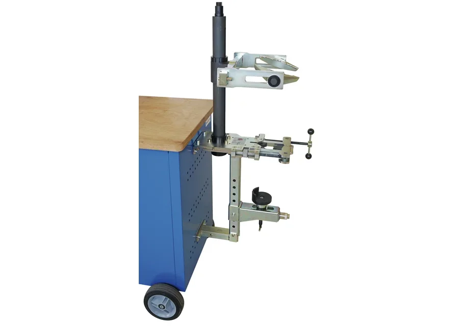 GEDORE Automotive assembly sets, spring compressor, application image no. 1