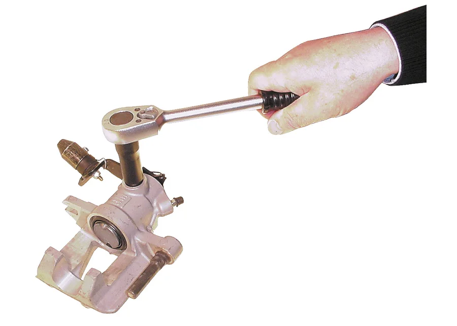 GEDORE Automotive 5-point socket wrench, application image no. 3
