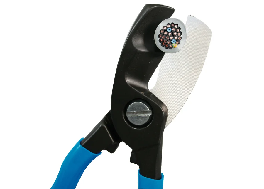 GEDORE cable shears, application image no. 2