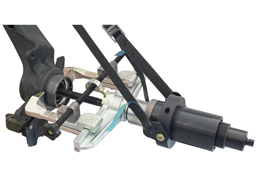 GEDORE Automotive wheel hub puller, application image no. 3