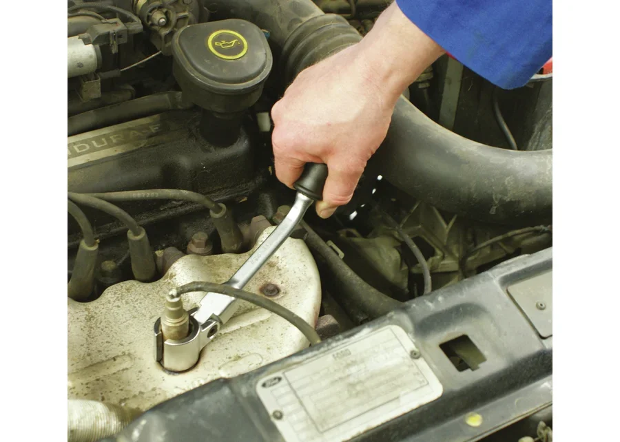 GEDORE Automotive angled socket wrench, application image no. 5
