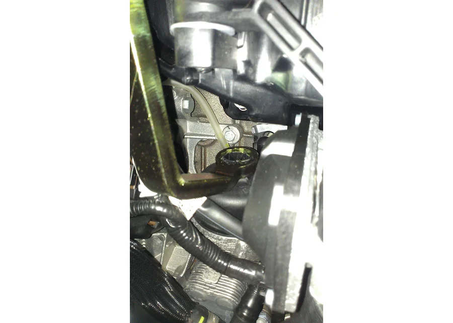GEDORE Automotive oil filter wrench, application image no. 3