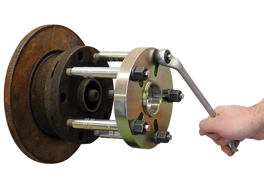 GEDORE Automotive wheel hub puller (Ford), application image no. 1