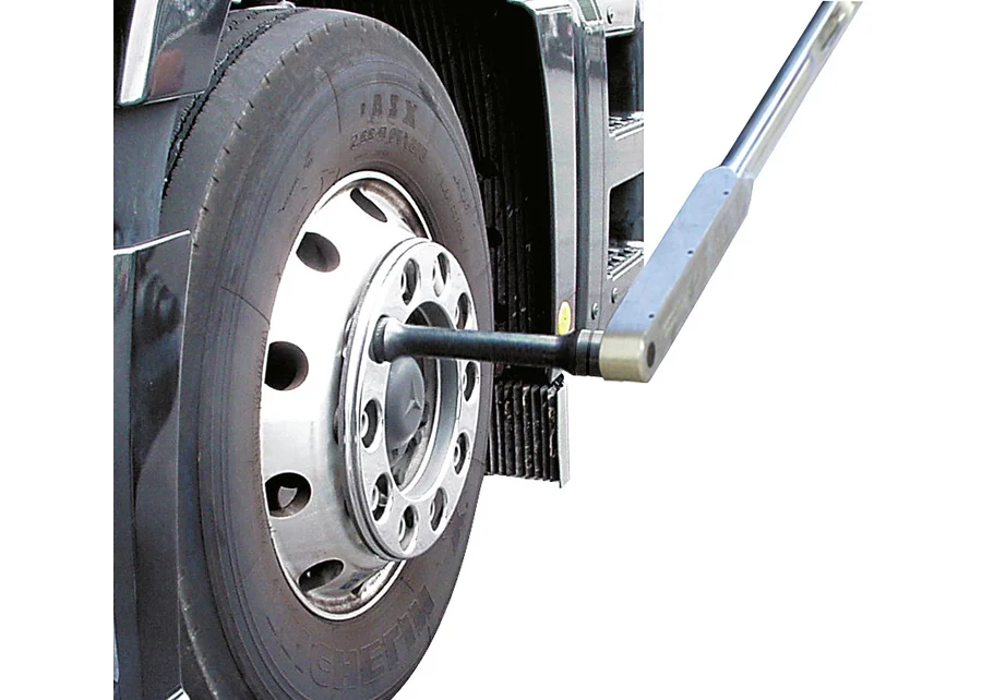 GEDORE Automotive extra-long socket insert, application image no. 1