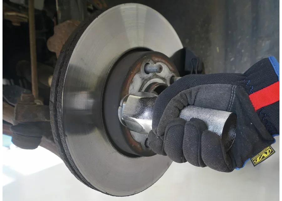 GEDORE Automotive Gewinderückform-Werkzeug für Radbolzen, Anwendungsbild Nummer 4