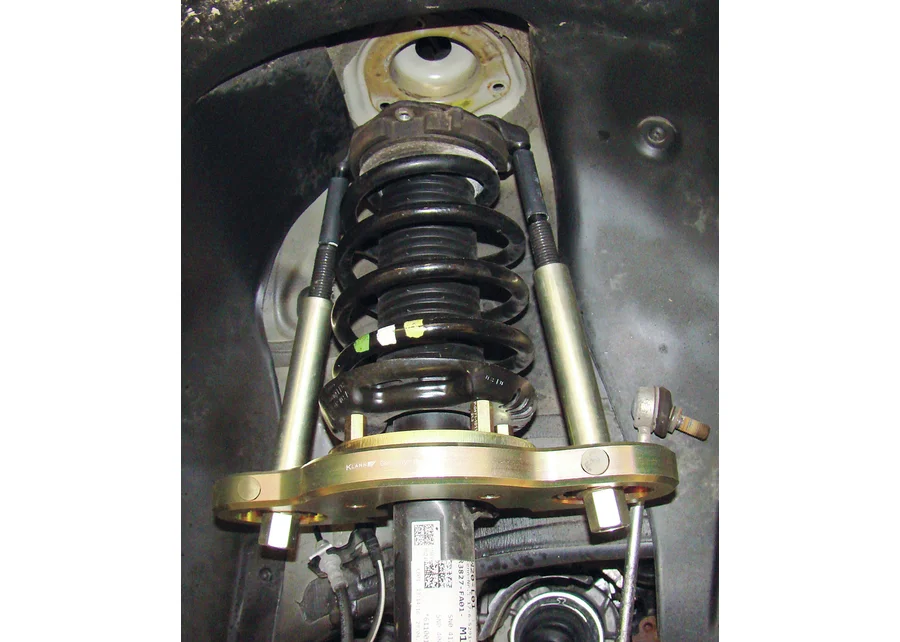 GEDORE Automotive Aus-/Einbauhilfe, McPherson Federbeine, Anwendungsbild