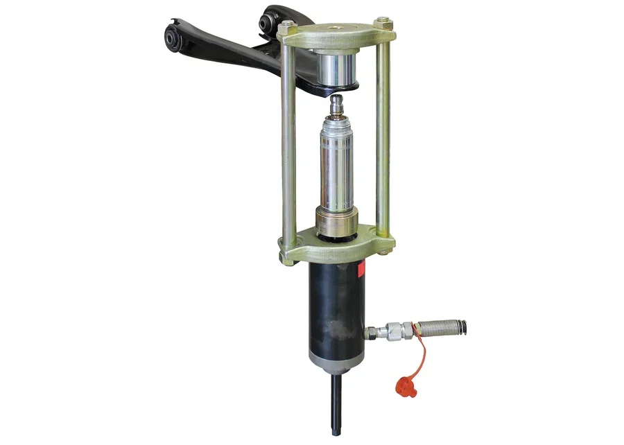 GEDORE Automotive ball joint tool set (Renault), application image no. 1